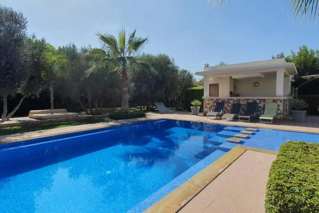 Villa 751, Villa D'Architecte, Cuisiniere, Piscine Chauffee Et Services Marrakesz 0*,  Maroko
